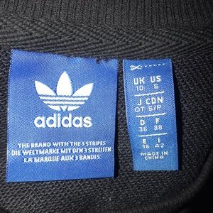 adidas Tops - Adidas sweatshirt with velvet sleeve detail adidas Tops - Adidas sweatshirt with velvet sleeve detail